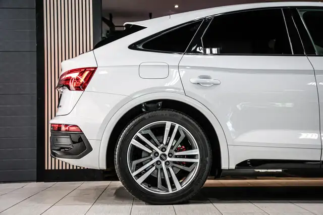 Audi Q5 view 14