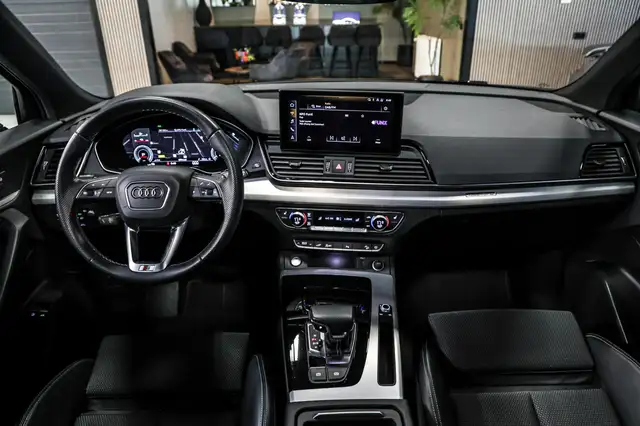 Audi Q5 view 2