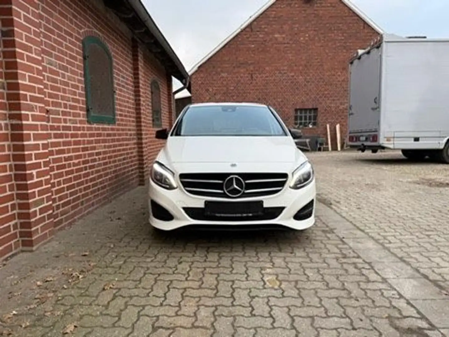 Mercedes-Benz B 200 d Urban Autom Navi LED Kamera Night Paket Weiß - 2
