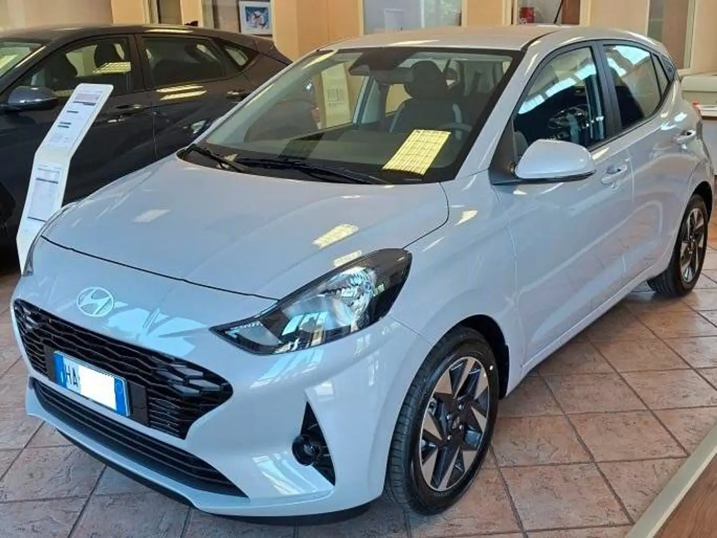 Hyundai i10 1.0 mpi Connectline 63cv km zero Argento - 1