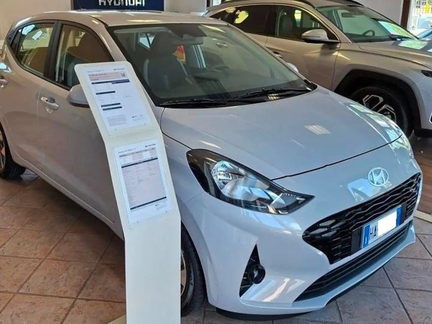 Hyundai i10 1.0 mpi Connectline 63cv km zero Argento - 2