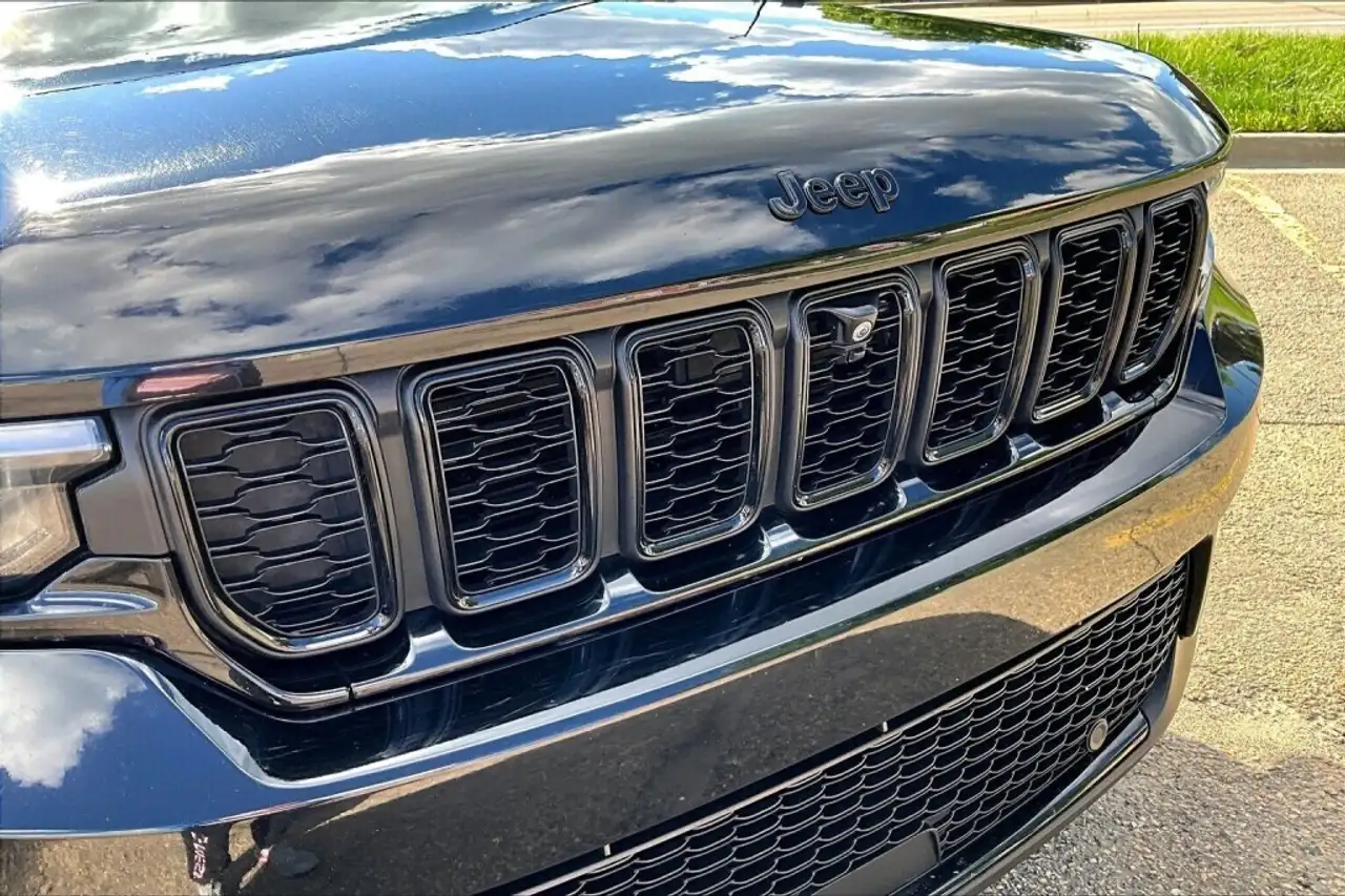 Jeep Grand Cherokee снимка Jeep Grand Cherokee