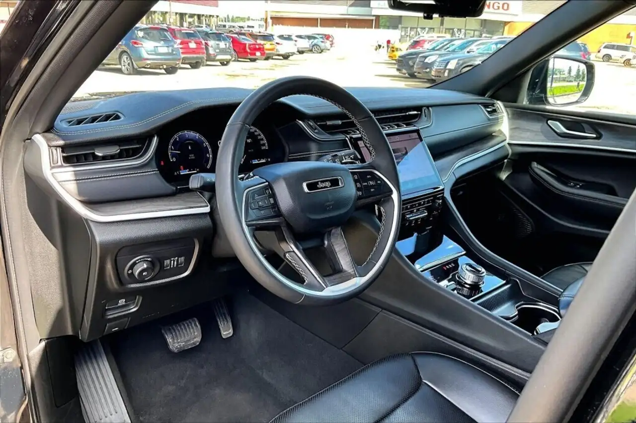 Jeep Grand Cherokee снимка Jeep Grand Cherokee