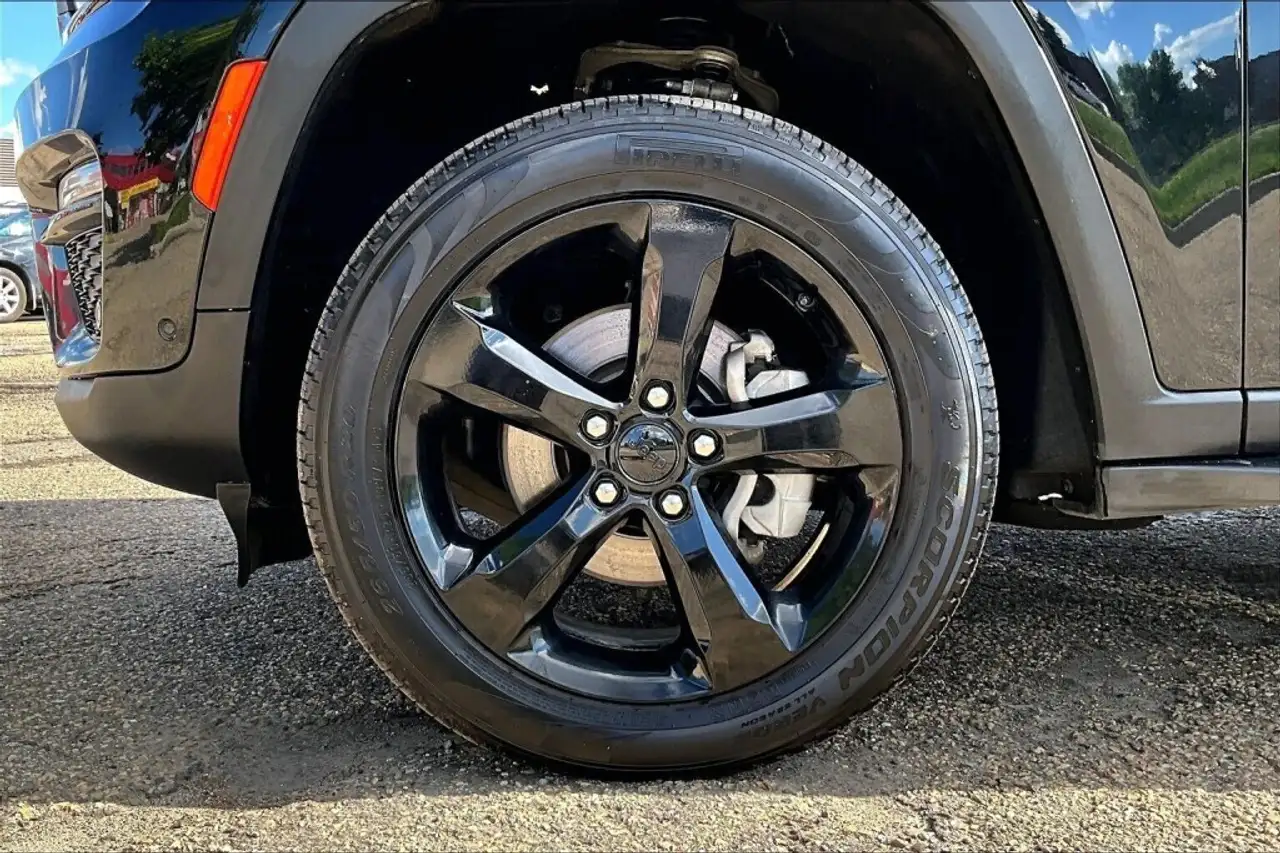 Jeep Grand Cherokee снимка Jeep Grand Cherokee