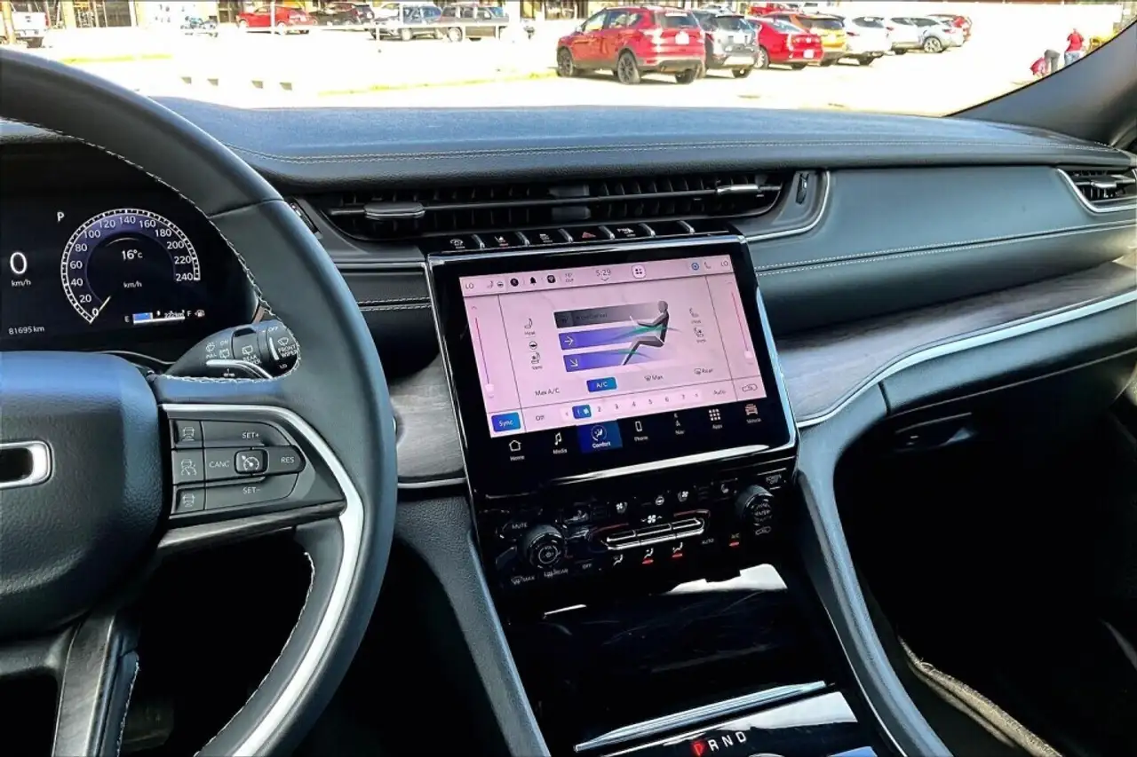 Jeep Grand Cherokee снимка Jeep Grand Cherokee
