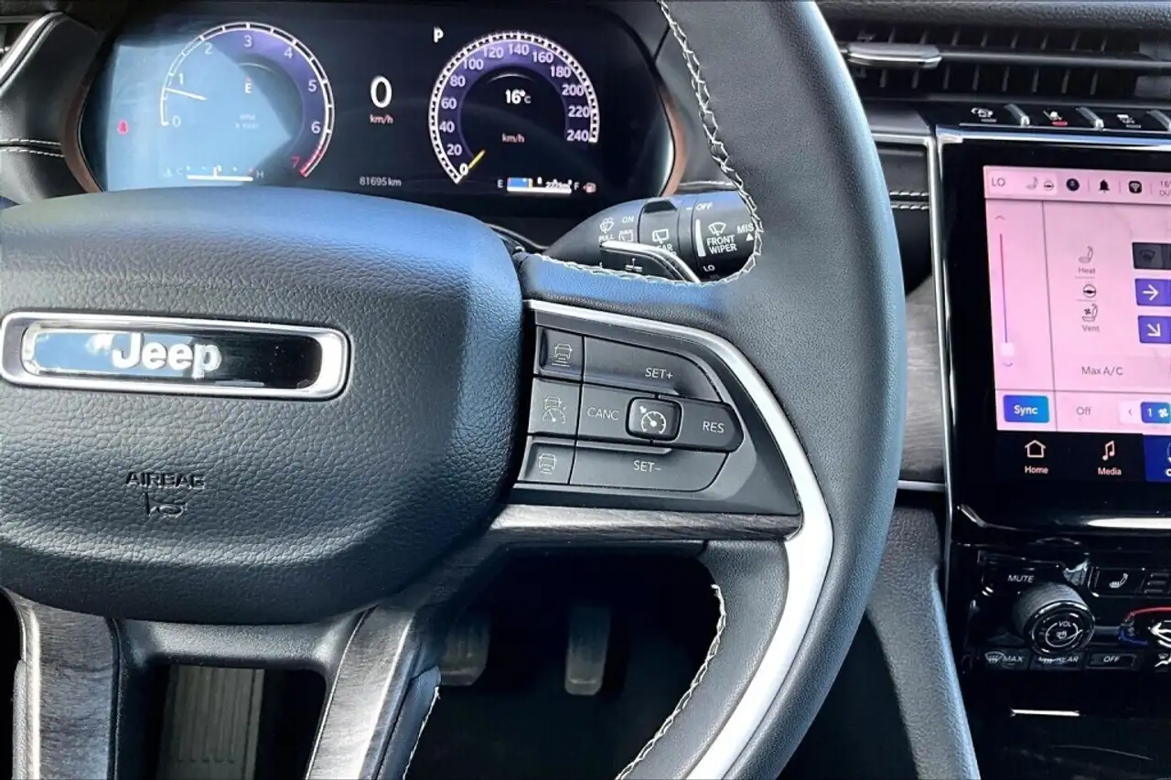 Jeep Grand Cherokee снимка Jeep Grand Cherokee