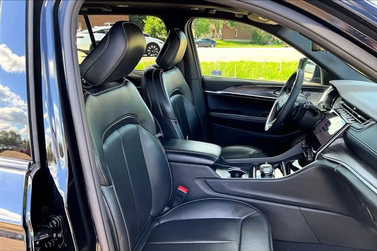 Jeep Grand Cherokee снимка Jeep Grand Cherokee