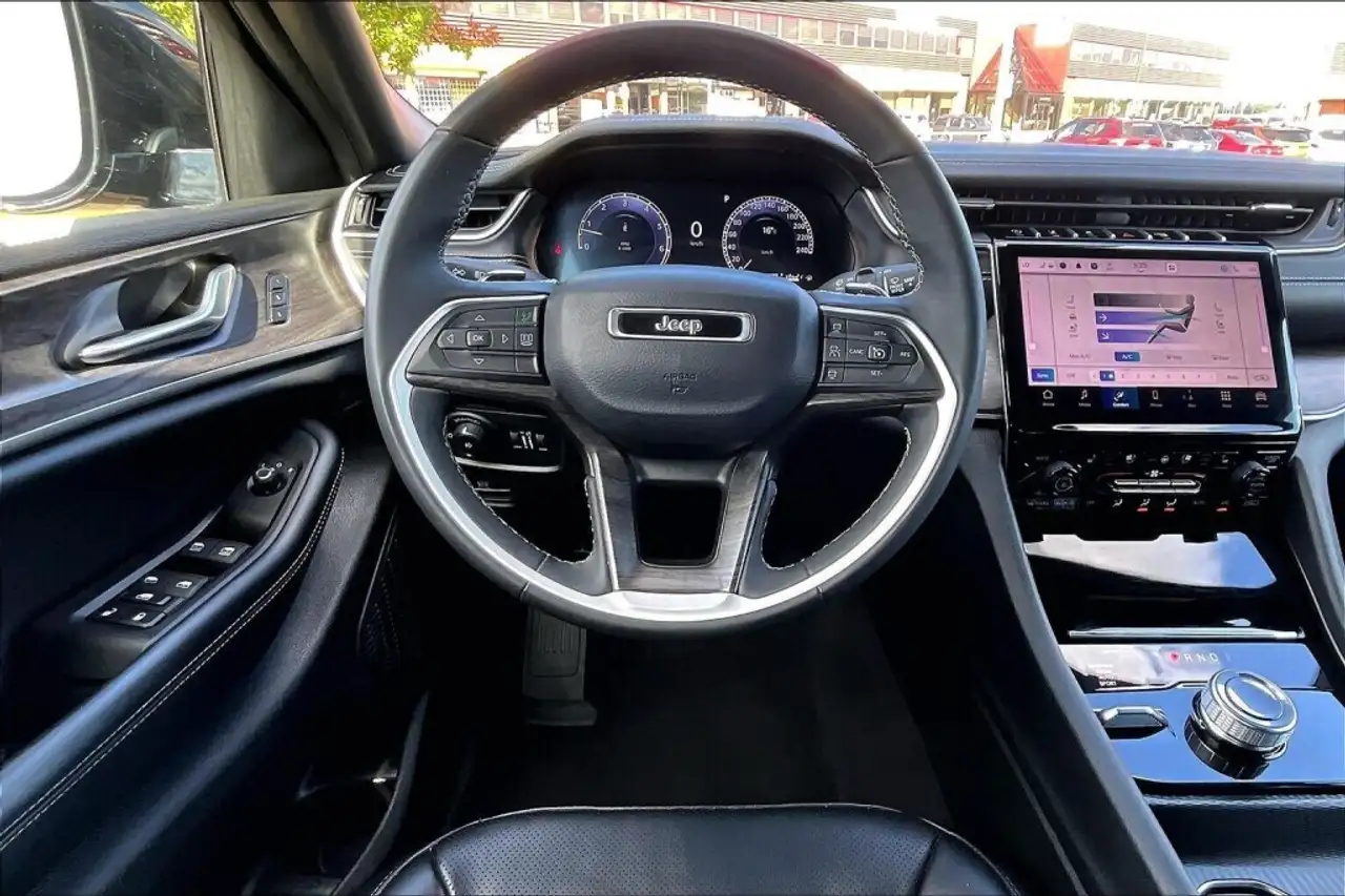 Jeep Grand Cherokee снимка Jeep Grand Cherokee