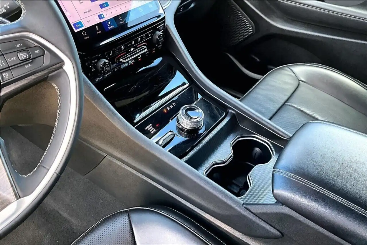 Jeep Grand Cherokee снимка Jeep Grand Cherokee