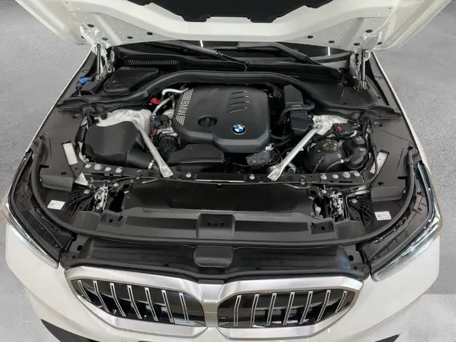 BMW 5 Series view 14