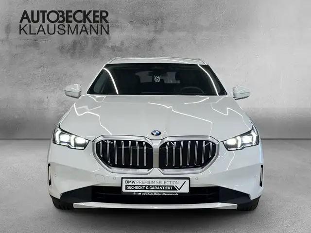 BMW 5 Series view 5