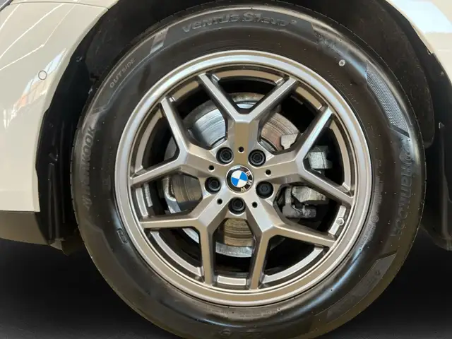 BMW 5 Series view 7