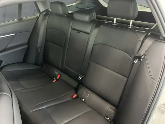 BMW 5 Series view 13