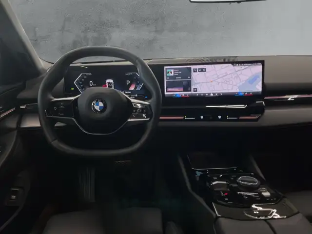BMW 5 Series view 10