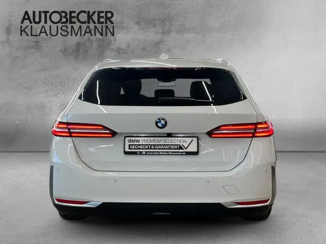 BMW 5 Series view 6