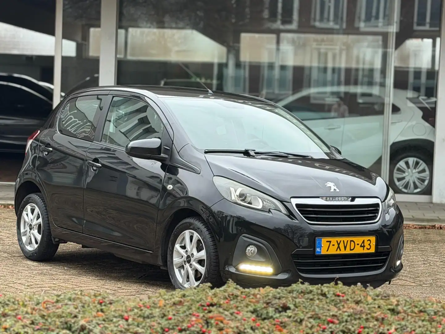 Peugeot 108 1.0 e-VTi Active|Airco|5 Drs|Zwart|Origineel Neder Noir - 1