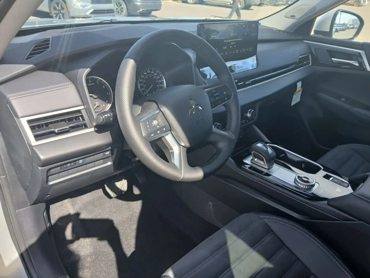 Mitsubishi Outlander снимка Mitsubishi Outlander