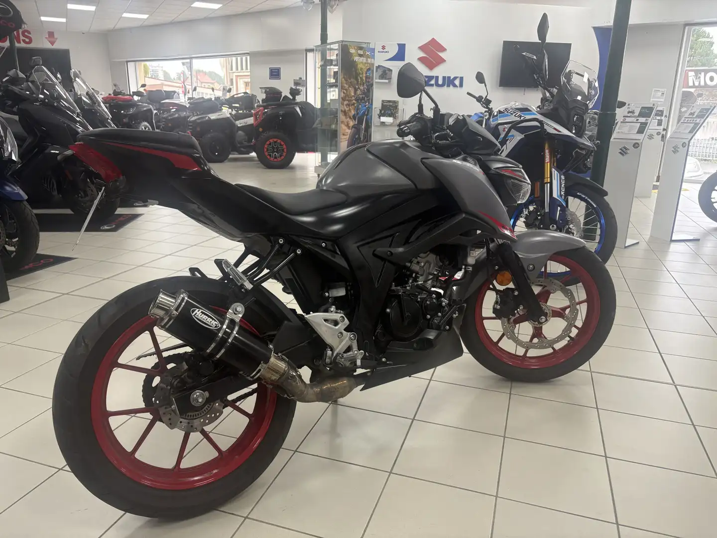 Suzuki GSX-S 125 Schwarz - 2