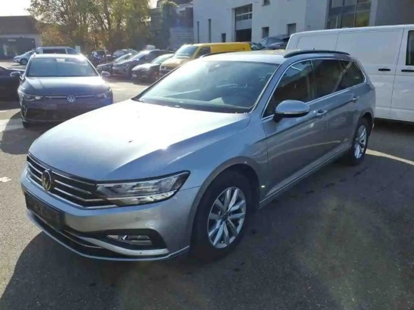 Volkswagen Passat Variant 2.0TDI Business DSG AHK LED Navi Argent - 2
