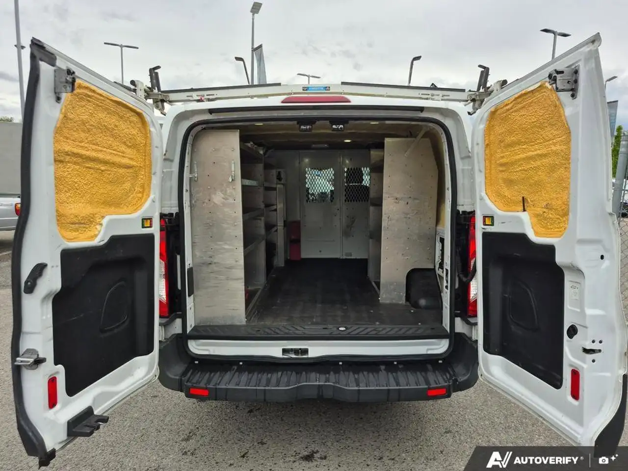 Ford Transit Cargo Van снимка Ford Transit Cargo Van