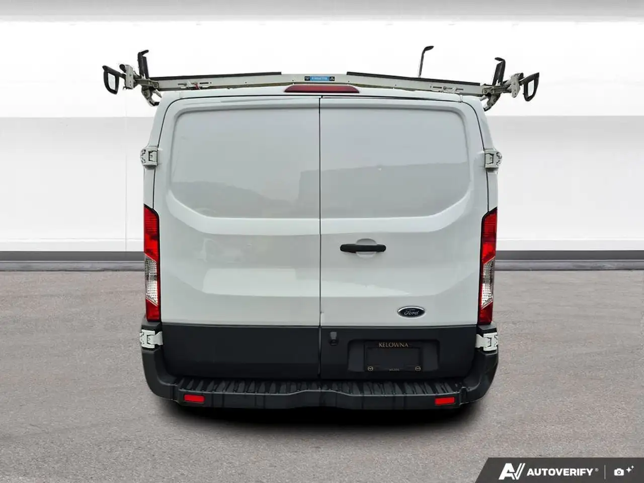 Ford Transit Cargo Van снимка Ford Transit Cargo Van