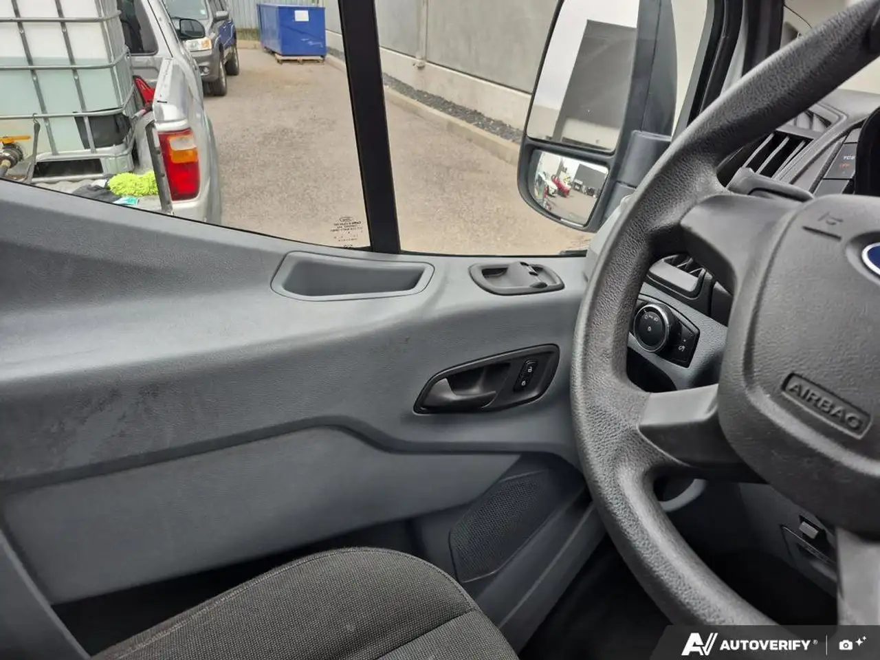 Ford Transit Cargo Van снимка Ford Transit Cargo Van