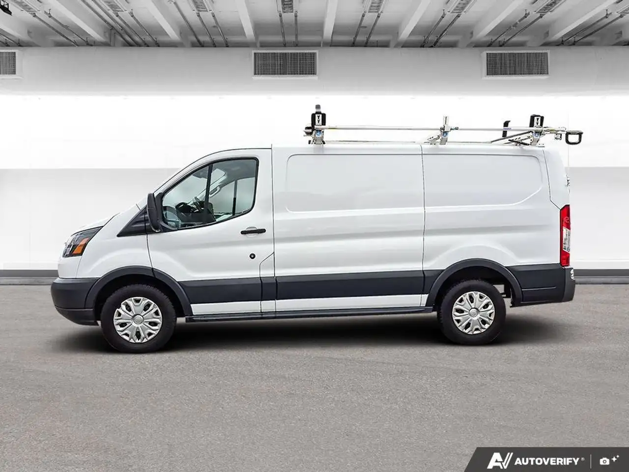 Ford Transit Cargo Van снимка Ford Transit Cargo Van