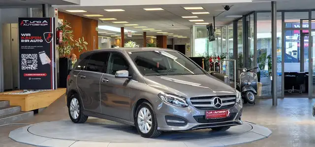 Mercedes-Benz B-Class view 3