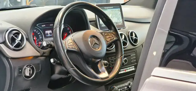 Mercedes-Benz B-Class view 11