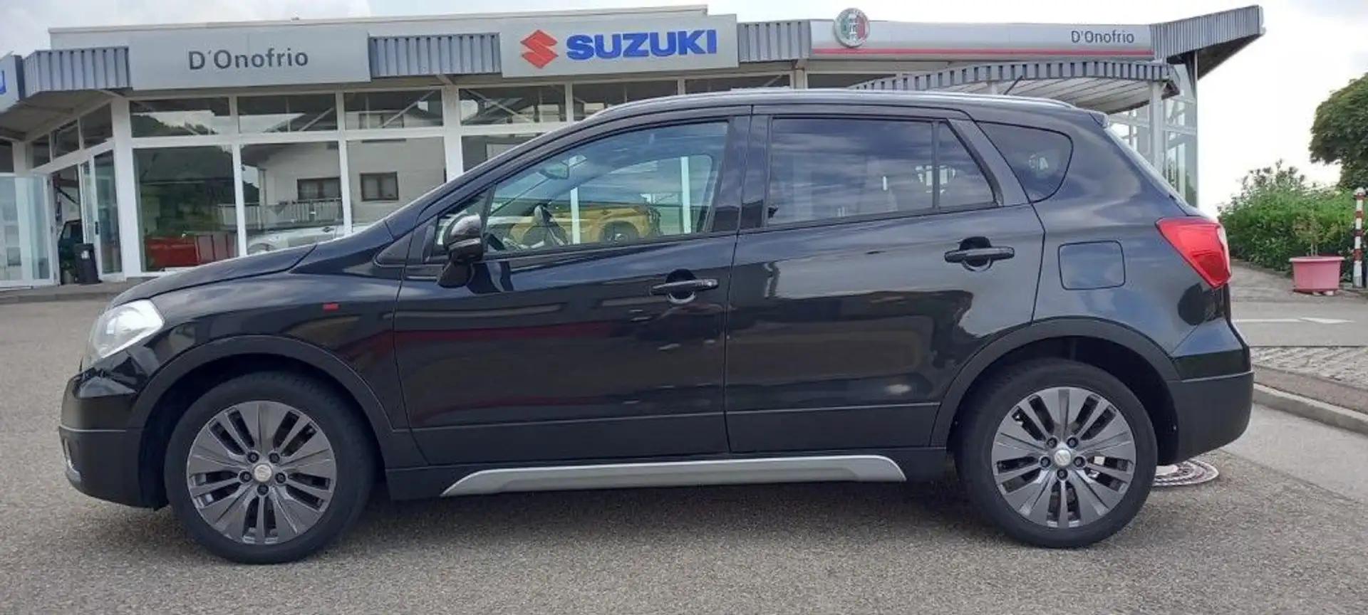 Suzuki SX4 S-Cross 1.6 VVT 4x2 Comfort+ Noir - 2
