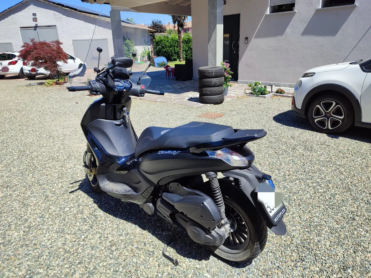 Piaggio Beverly 300 Police Zwart - 2