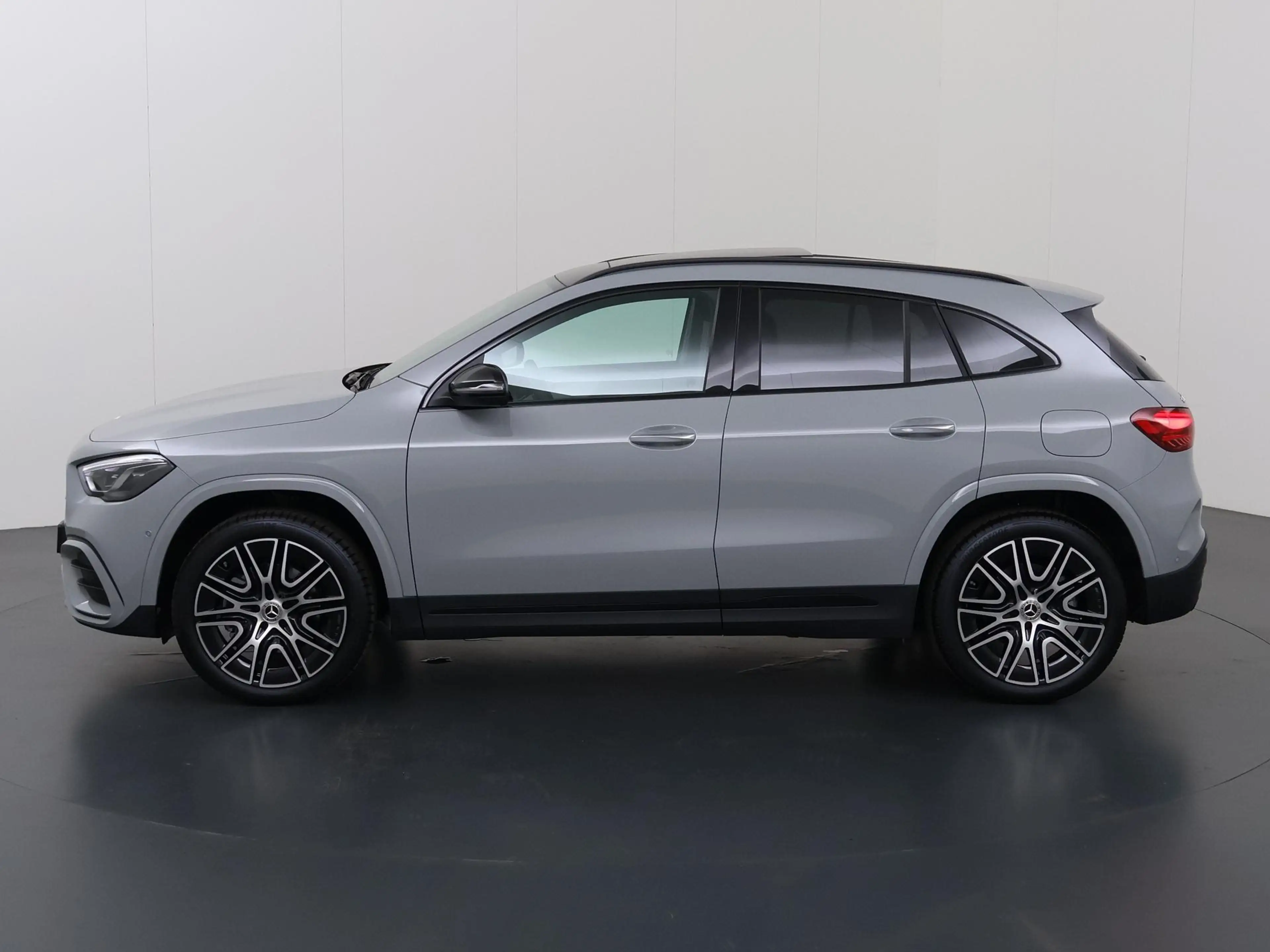 Mercedes-Benz GLA 250 250e 140 Years Edition | 20"LM velgen | AMG line | — photo 5