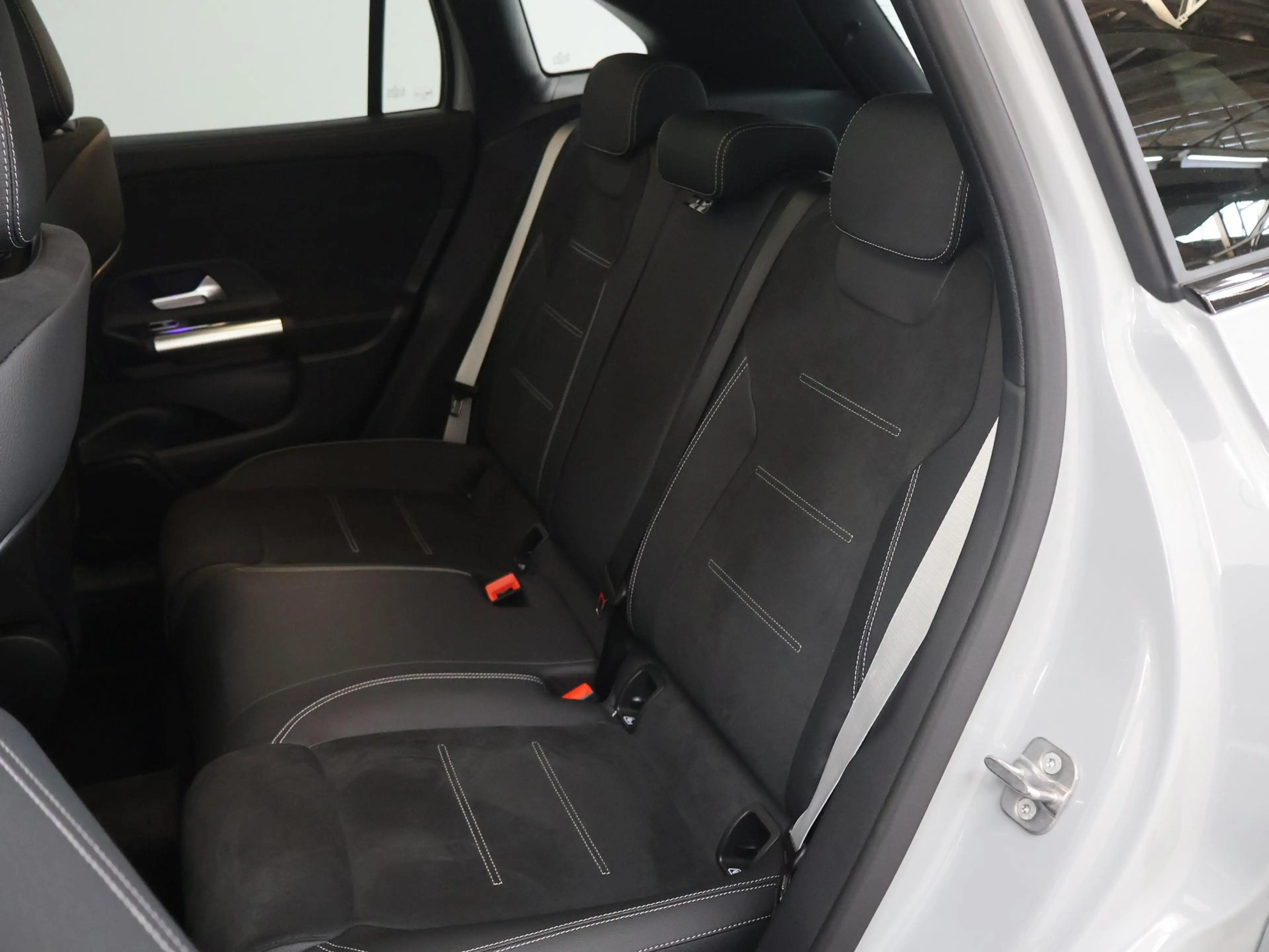 Mercedes-Benz GLA 250 250e 140 Years Edition | 20"LM velgen | AMG line | — photo 11