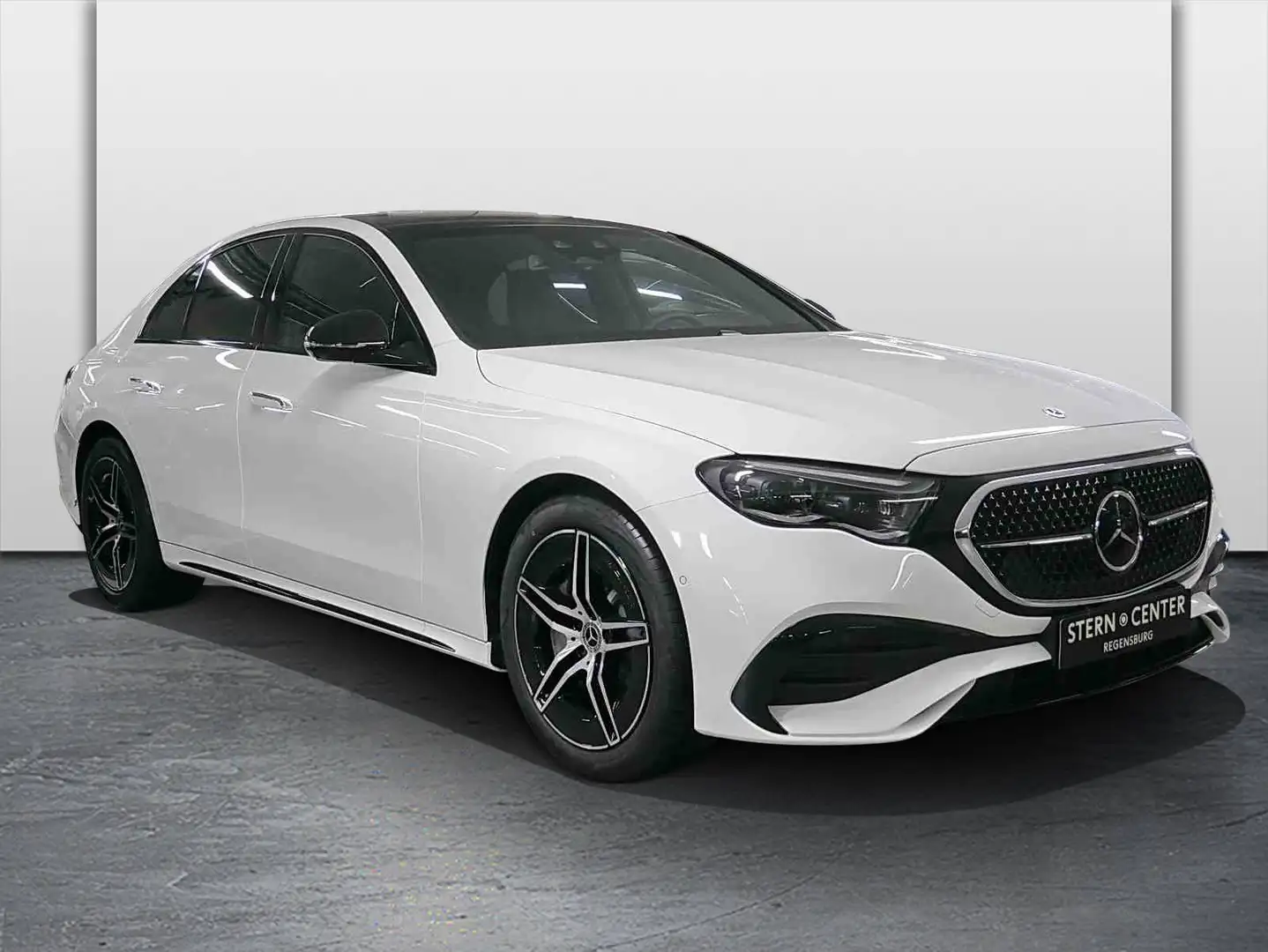 Mercedes-Benz E 220 d 4M Limo AMG+Dist+PANO+360°+AHK+NIGHT-Pak Weiß - 2
