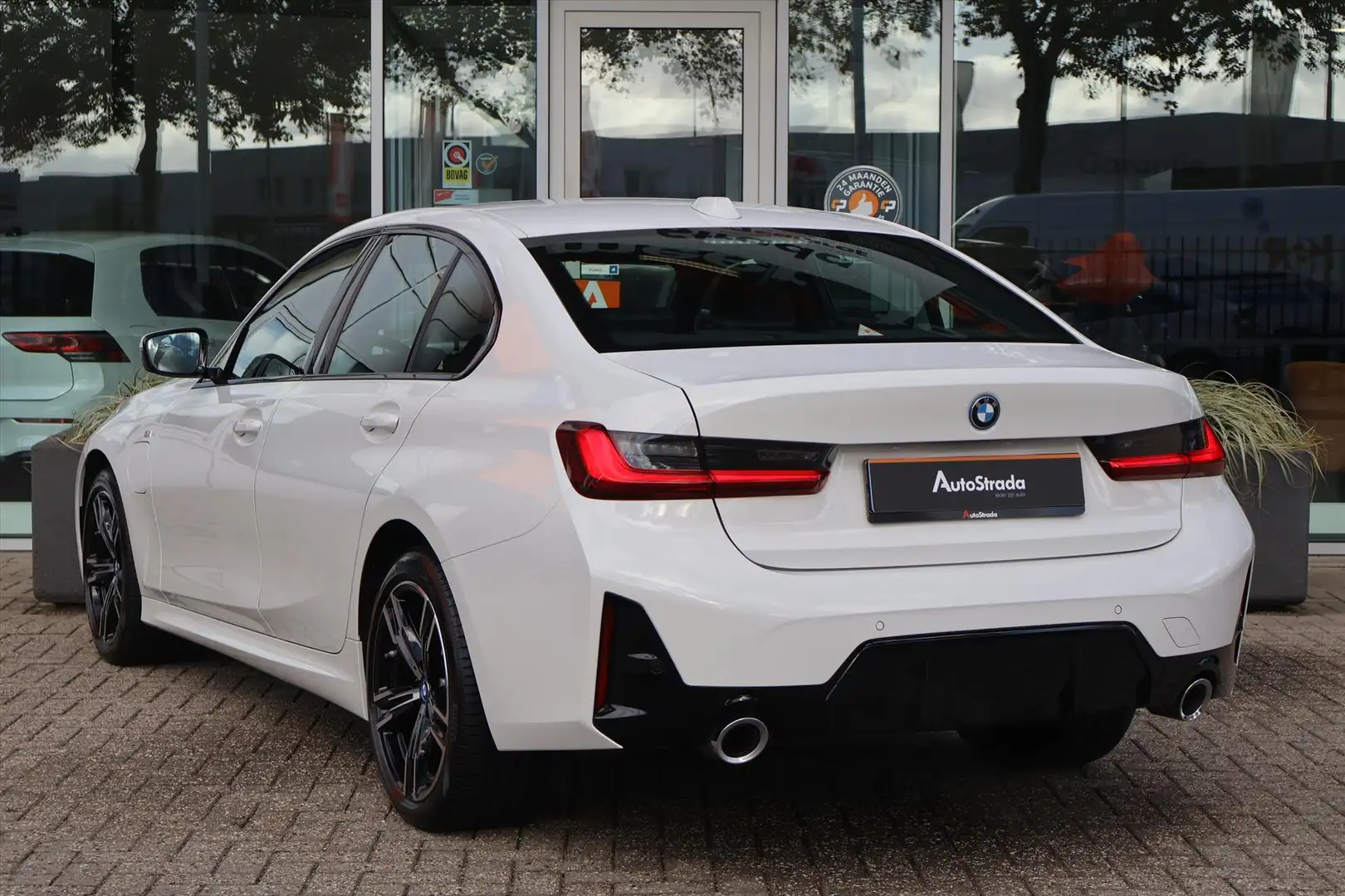 BMW 320 3-Serie (g20) 320e M-Sport 204pk | Carplay | LED | Wit - 2