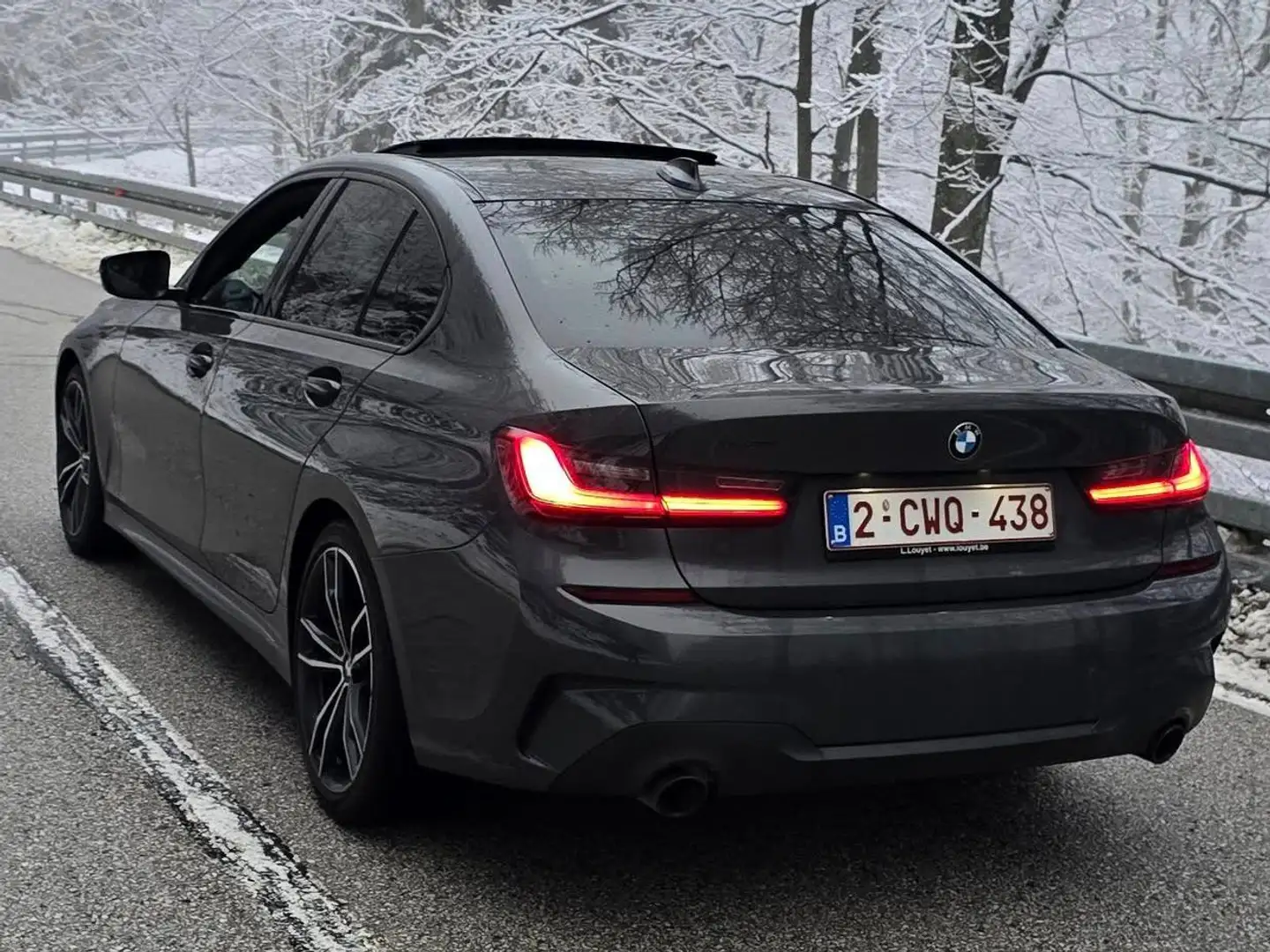 BMW 330 330i 258CV pack M sport toit ouvrant. Grijs - 2