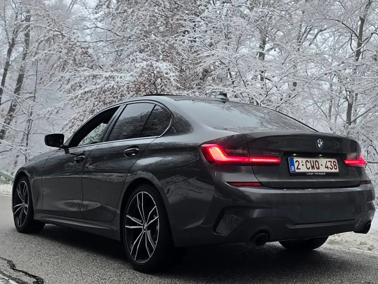BMW 330 330i 258CV pack M sport toit ouvrant. Grijs - 1
