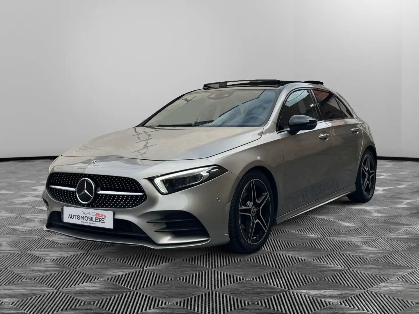 Mercedes-Benz A 200 A 200 Pack AMG Gris - 1