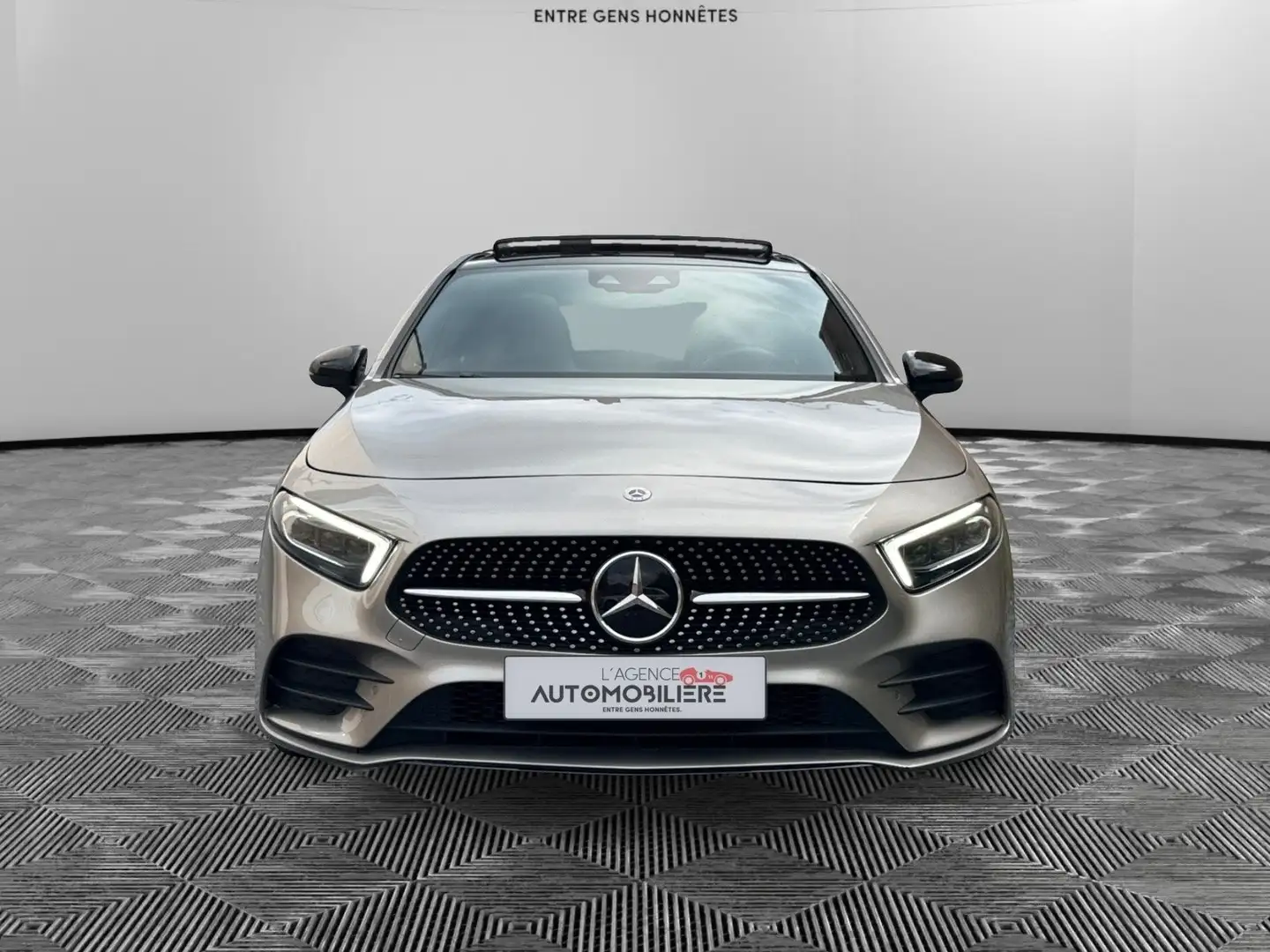 Mercedes-Benz A 200 A 200 Pack AMG Gris - 2