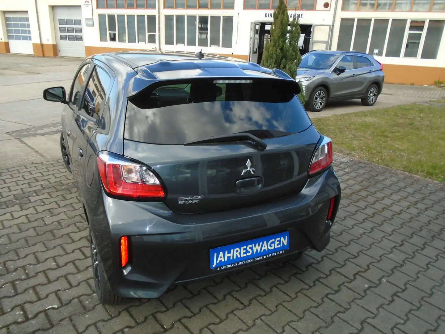 Mitsubishi Space Star Select+ Black1.2 MIVEC 5-Gang Grau - 2