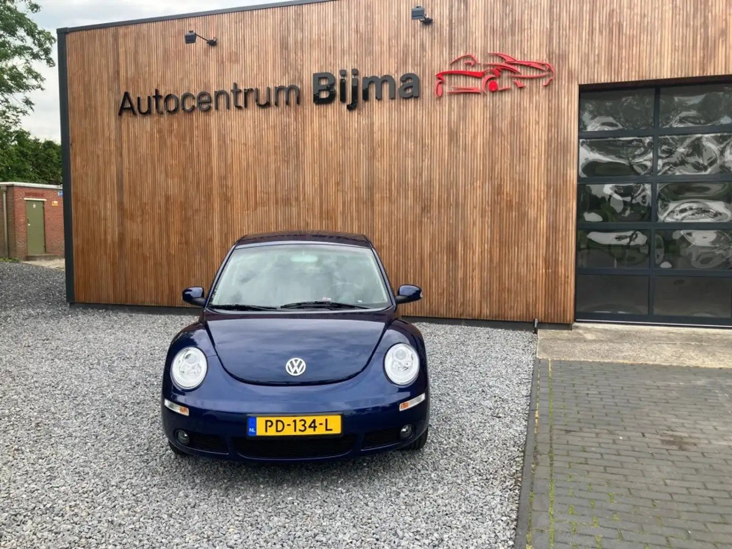 Volkswagen New Beetle 2.0 Highline Blauw - 2