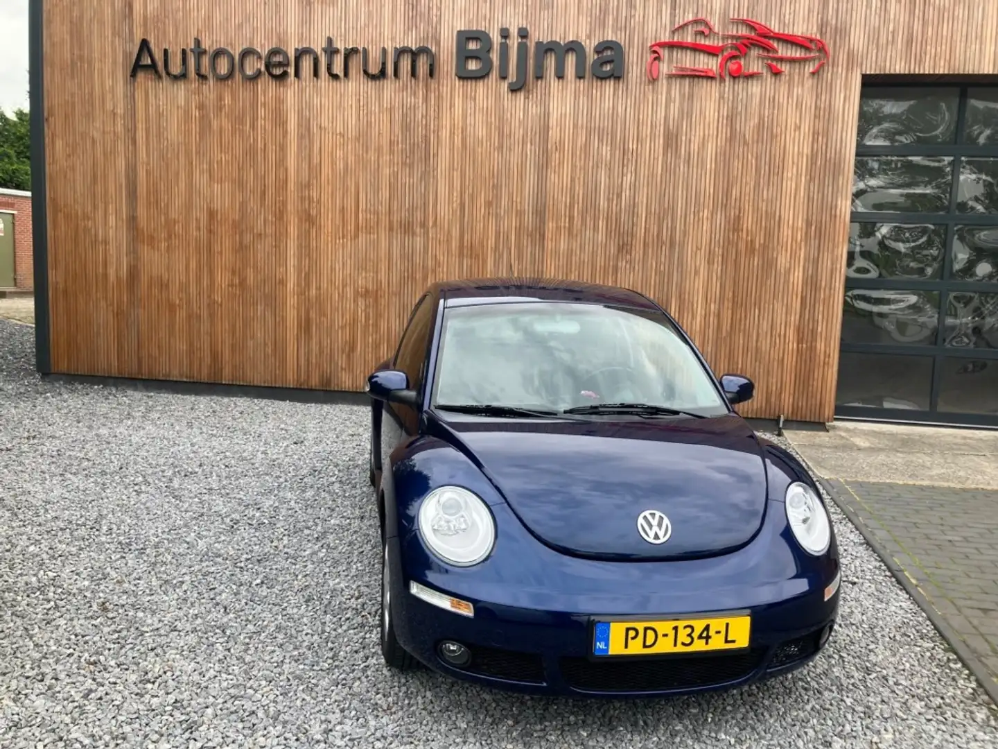 Volkswagen New Beetle 2.0 Highline Blauw - 1