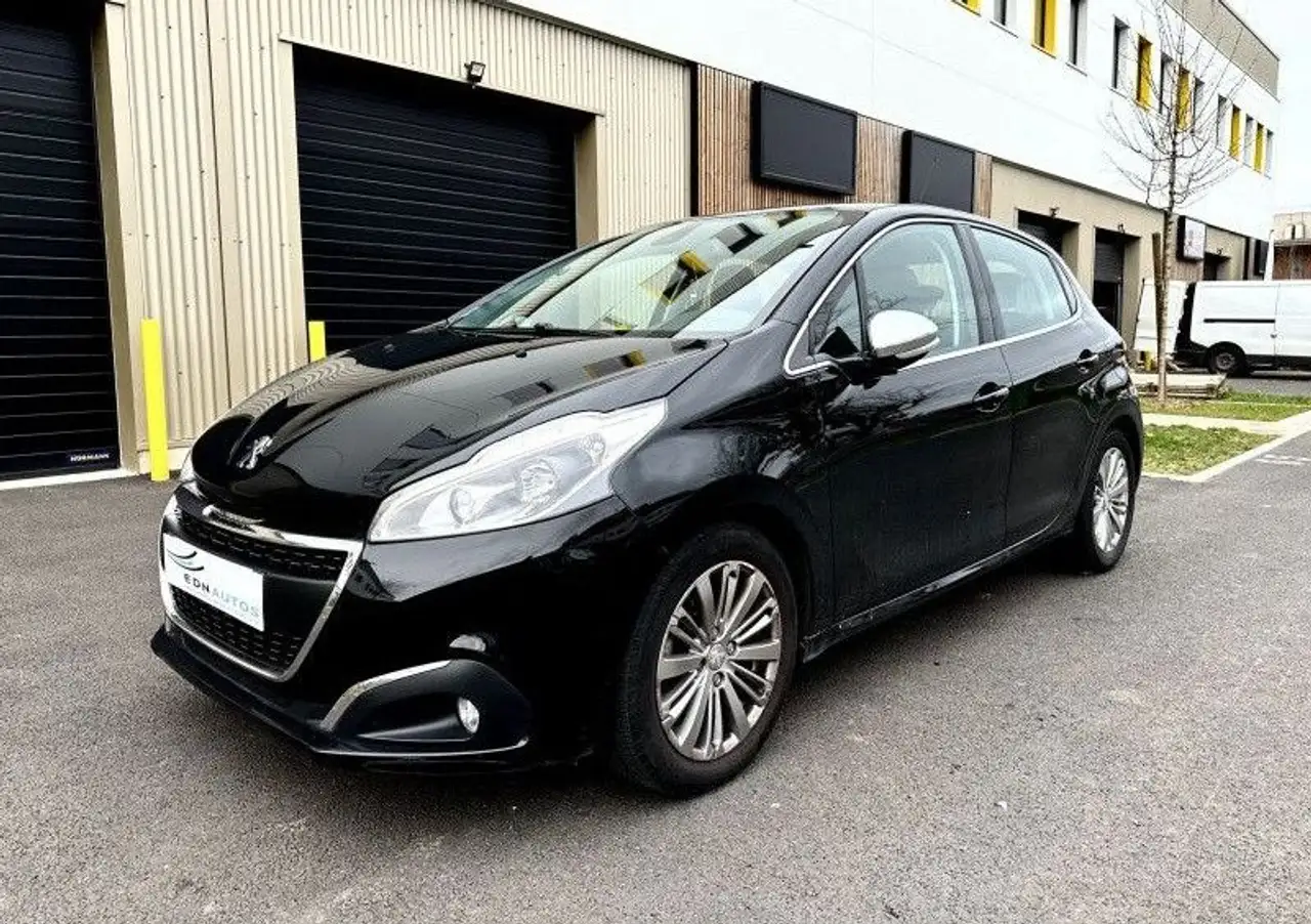Peugeot 208 1.2 PURETECH 82 ALLURE + CARPLAY