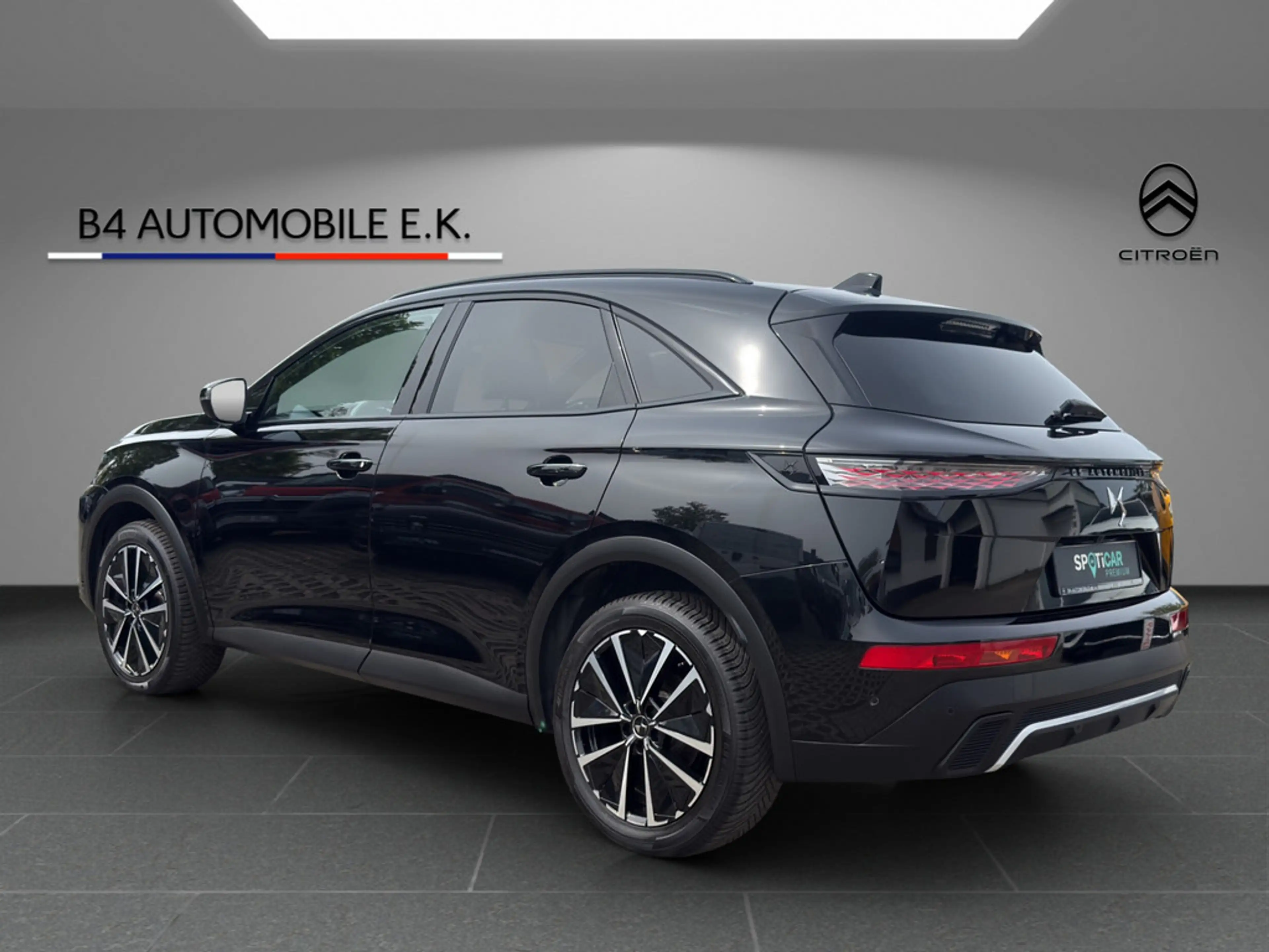 DS Automobiles DS 7 BlueHDI 130 EAT8 Étoile Opera Hellgrau — photo 7