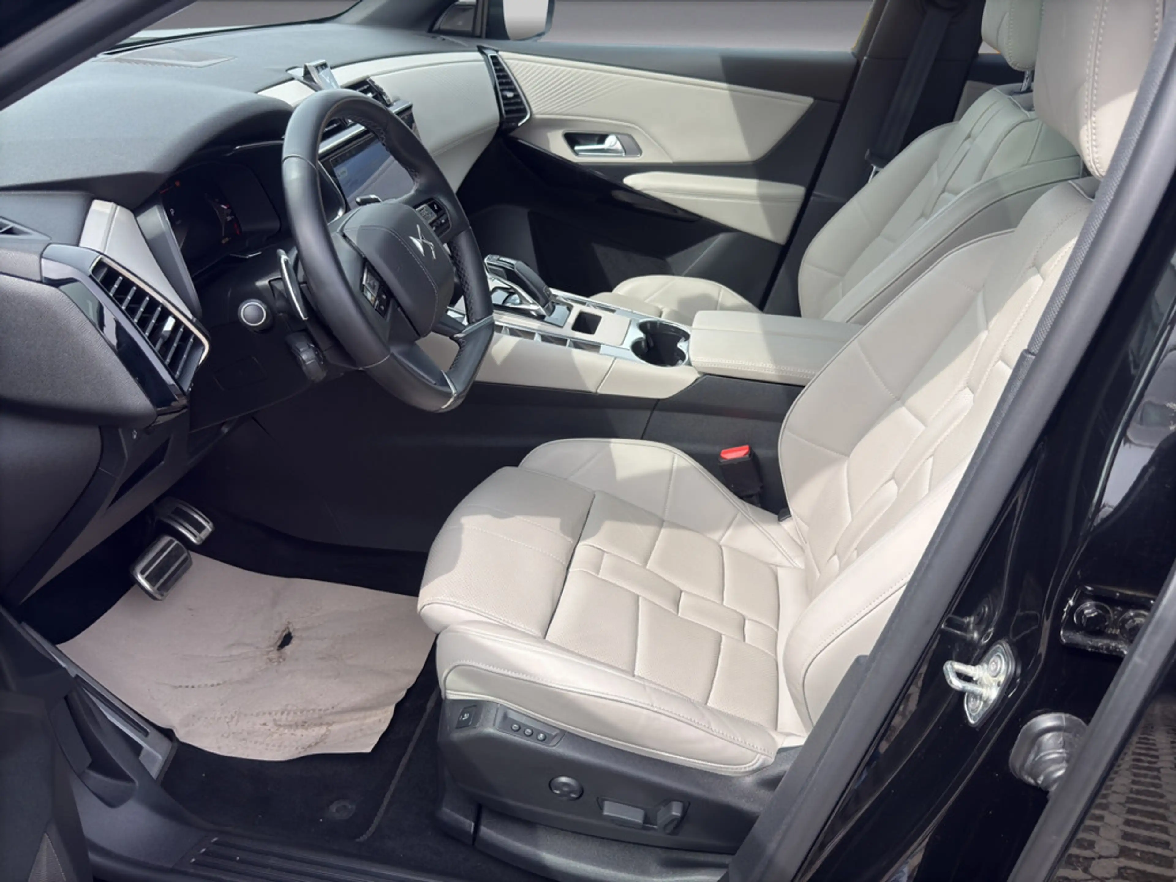 DS Automobiles DS 7 BlueHDI 130 EAT8 Étoile Opera Hellgrau — photo 10