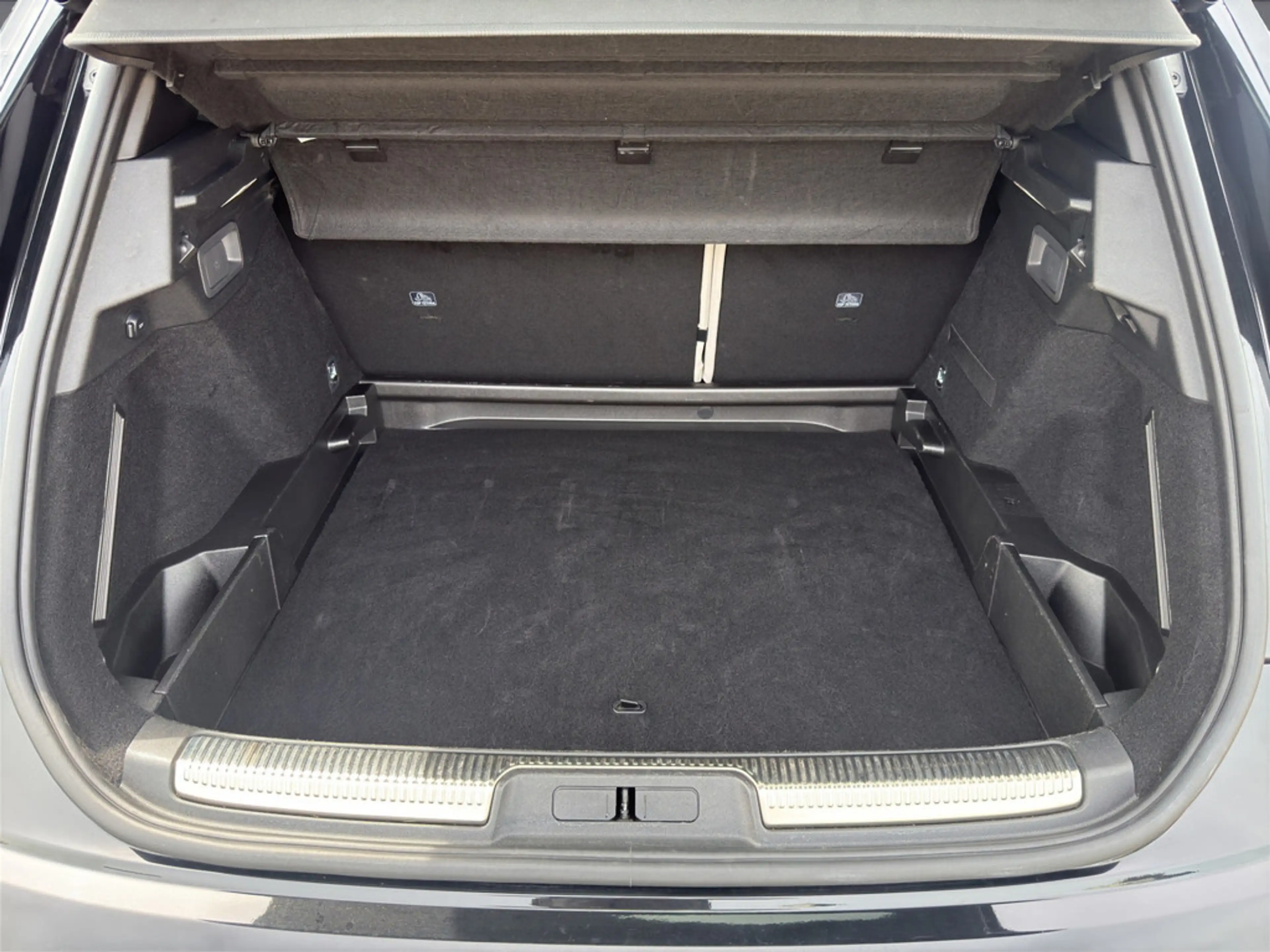 DS Automobiles DS 7 BlueHDI 130 EAT8 Étoile Opera Hellgrau — photo 15