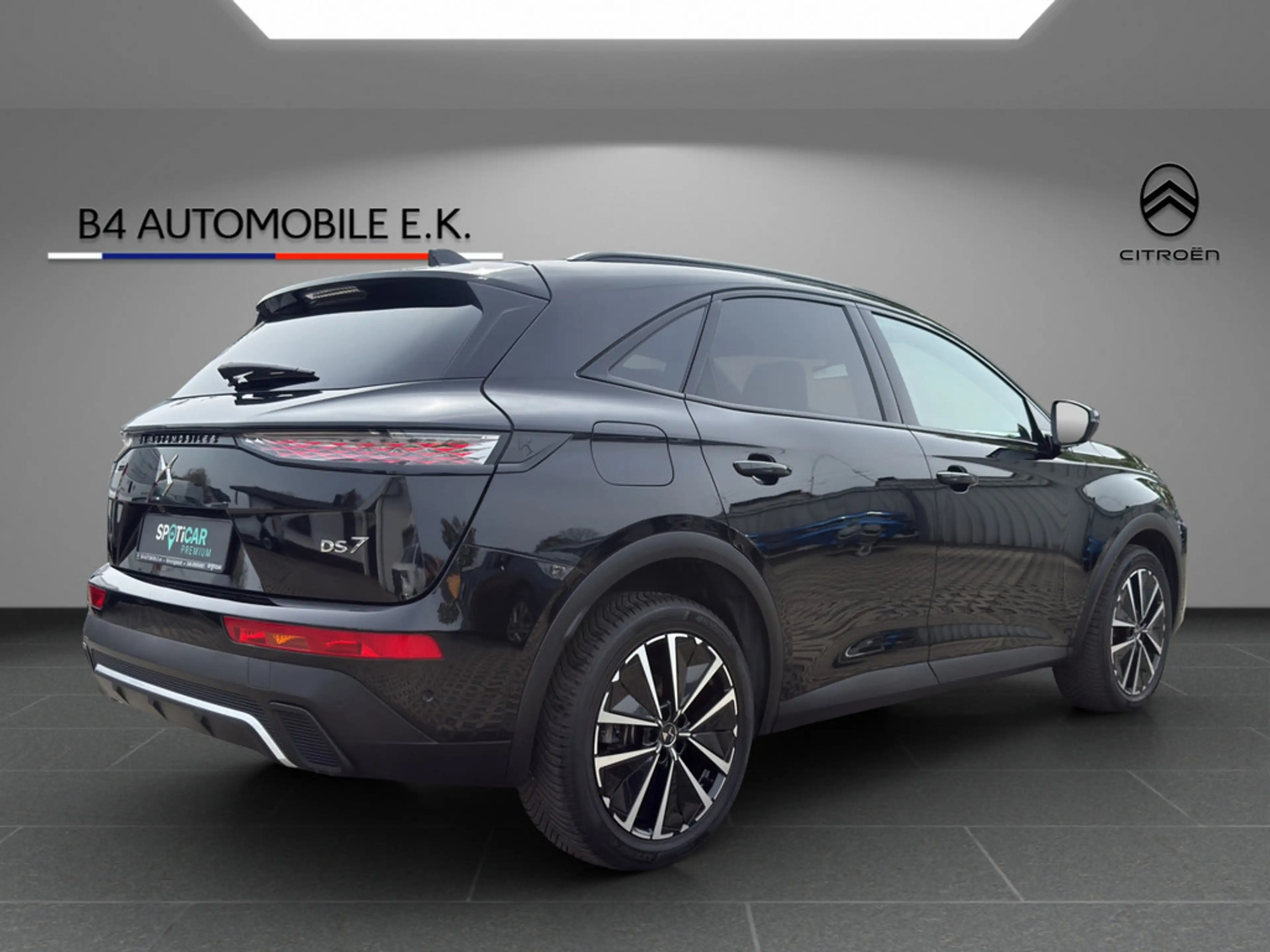 DS Automobiles DS 7 BlueHDI 130 EAT8 Étoile Opera Hellgrau — photo 5