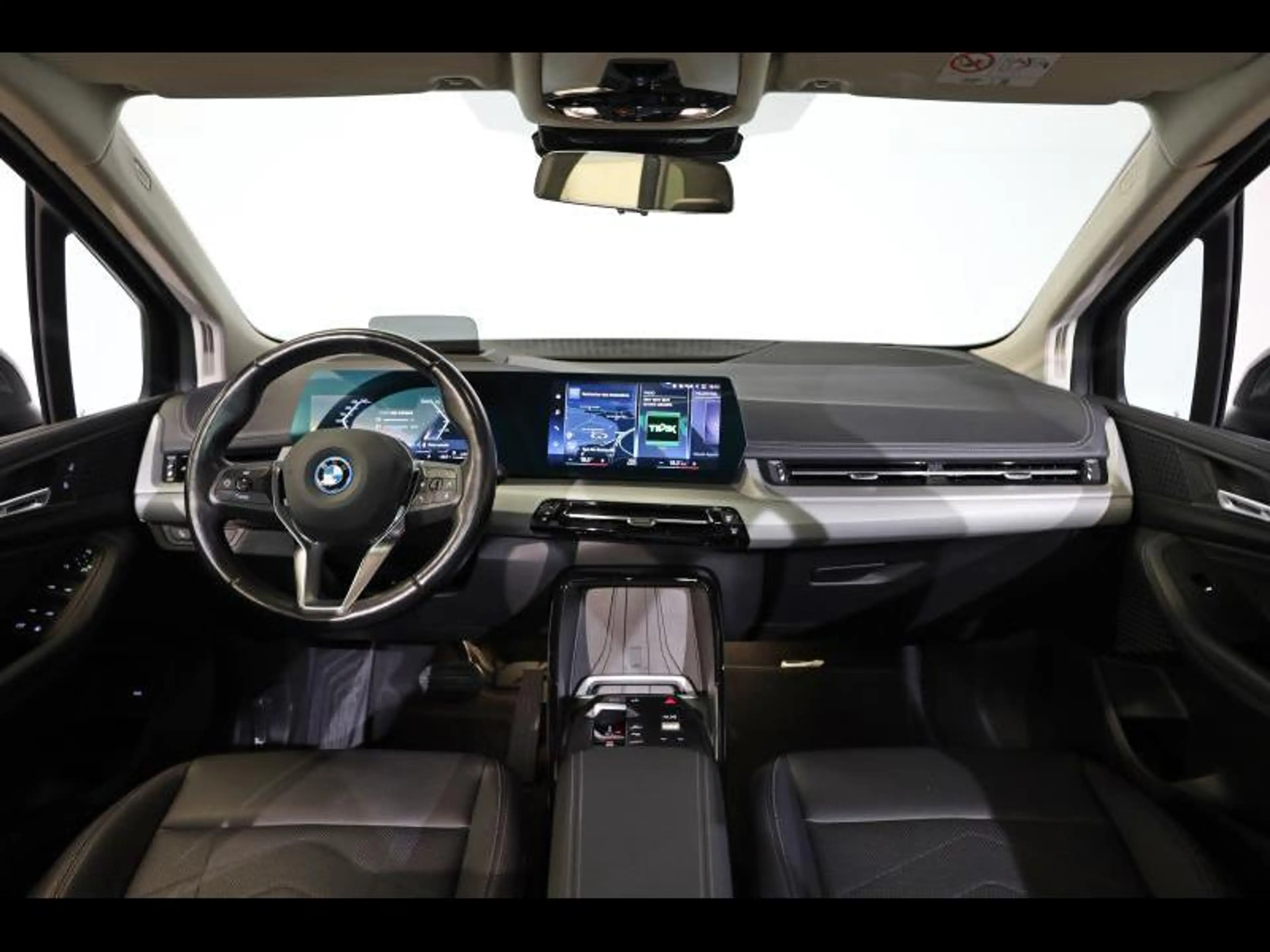 BMW 225 e xDrive Active Tourer — photo 7