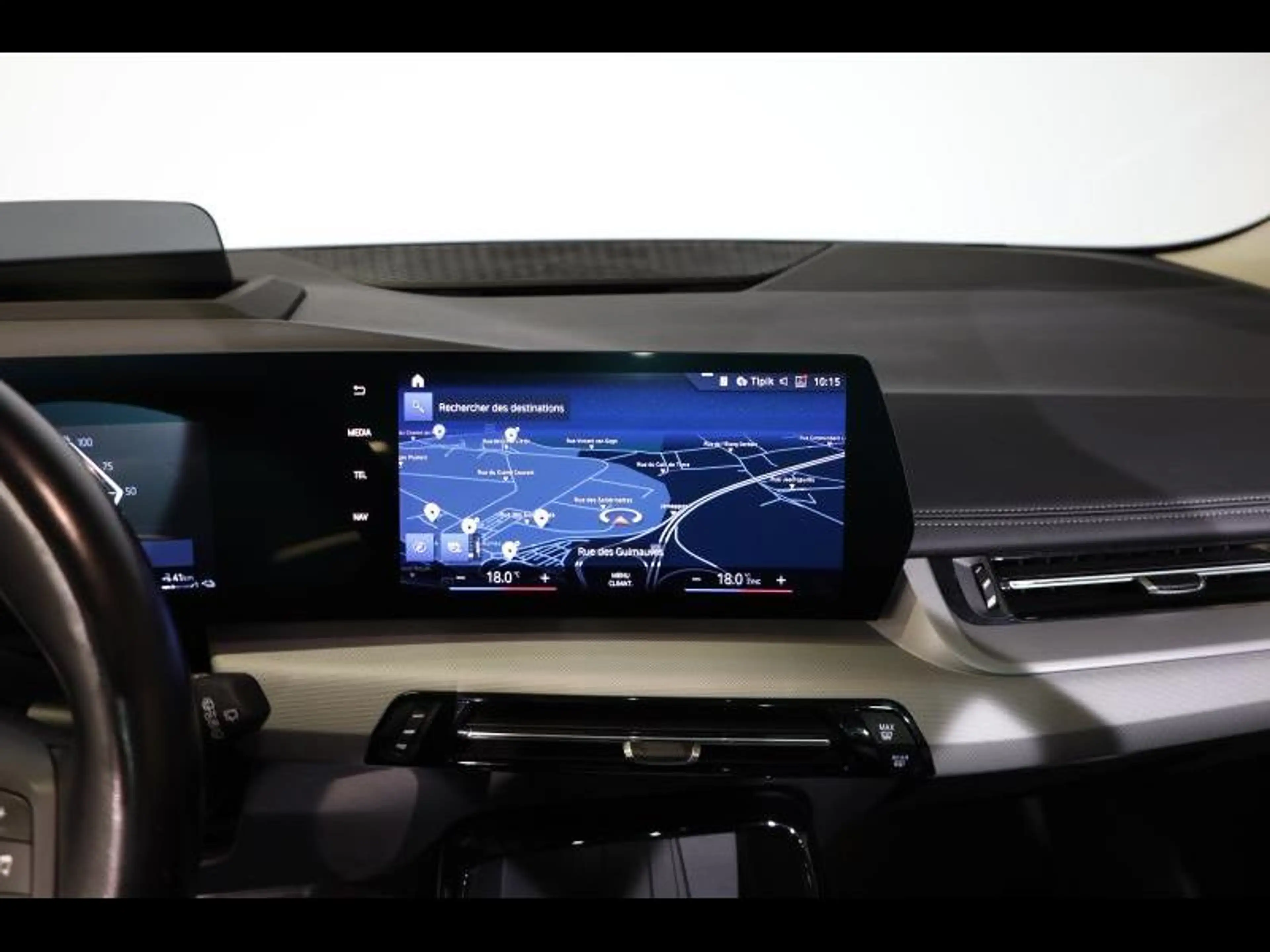 BMW 225 e xDrive Active Tourer — photo 11
