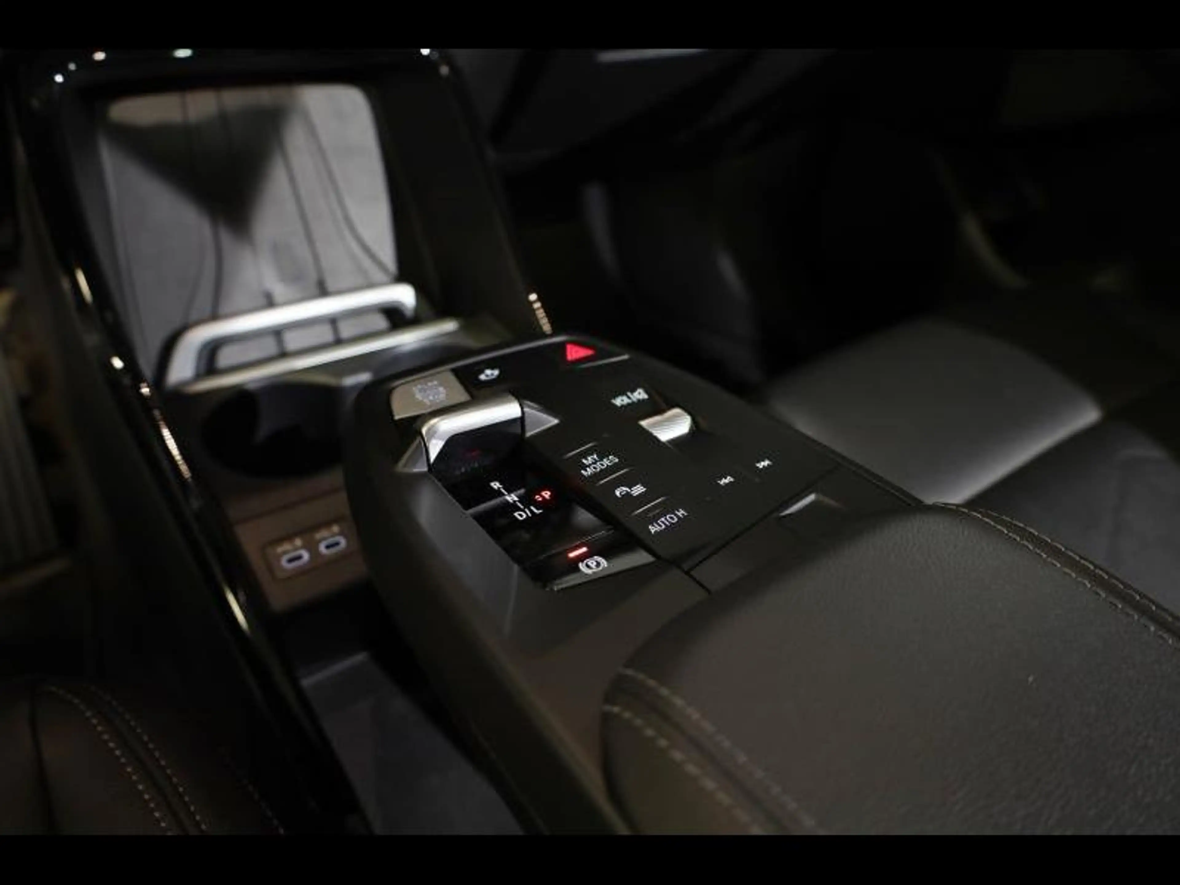 BMW 225 e xDrive Active Tourer — photo 12